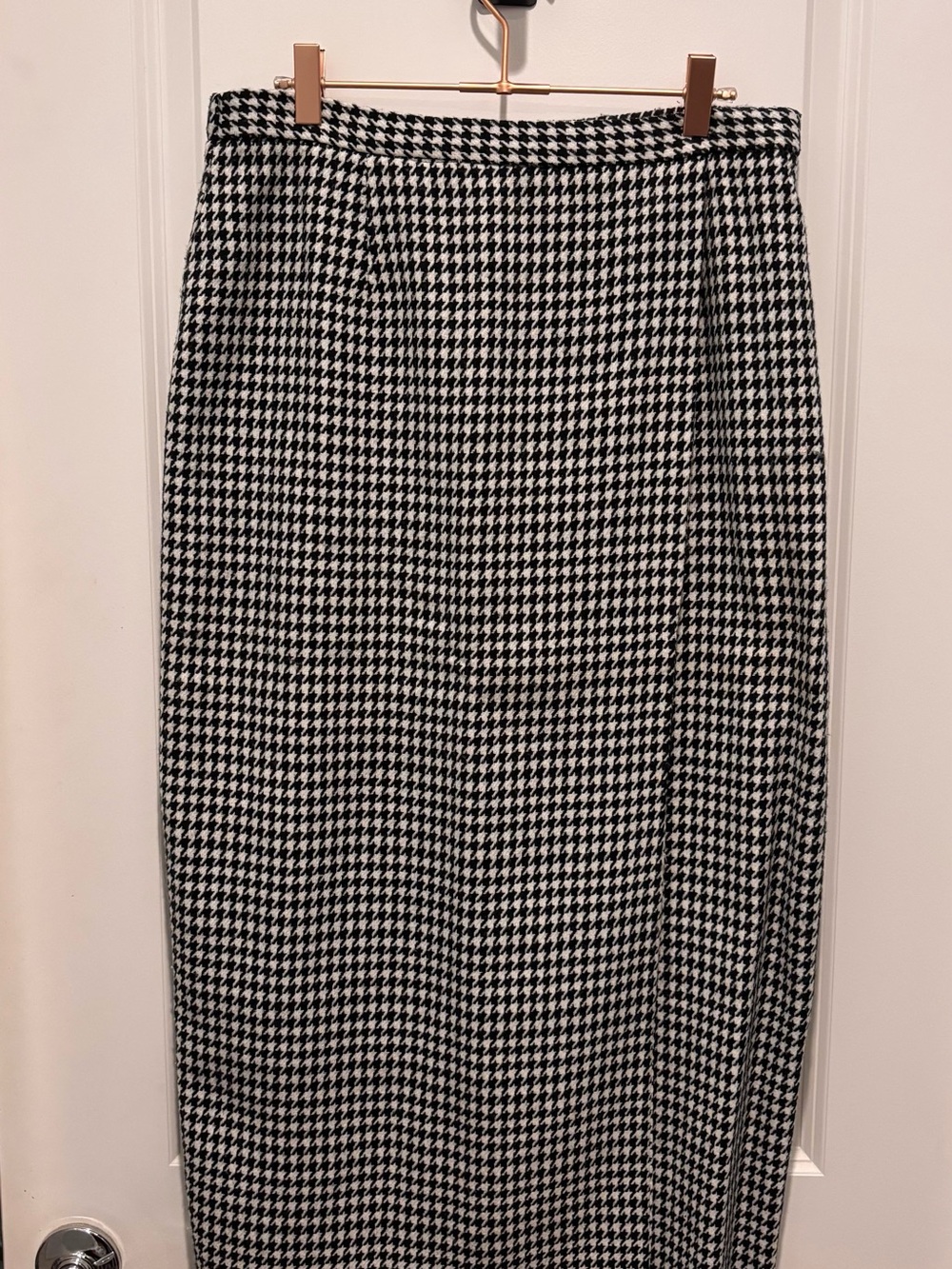 Classic Black & White Houndstooth Pencil Skirt